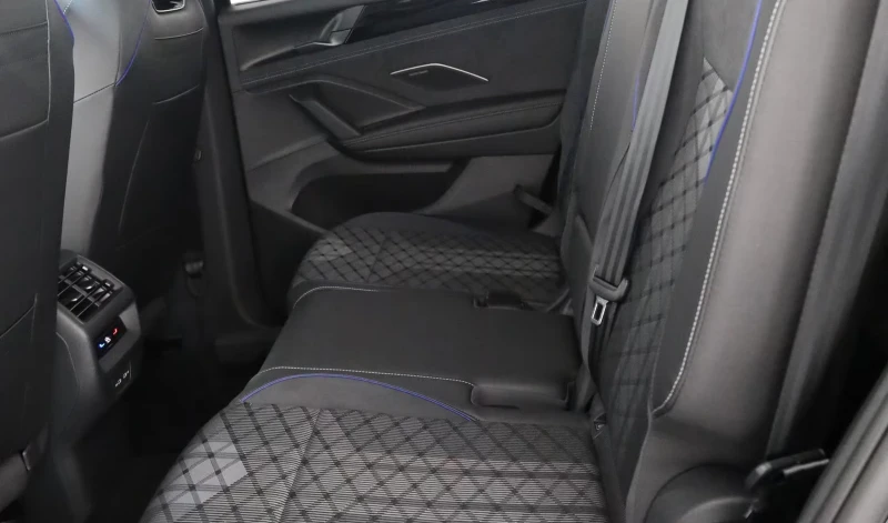 VW Tayron 2.0TDI/150HP/R-LINE/7S/MASSAGE/DSG/HUD/360/444g, снимка 16 - Автомобили и джипове - 52075153