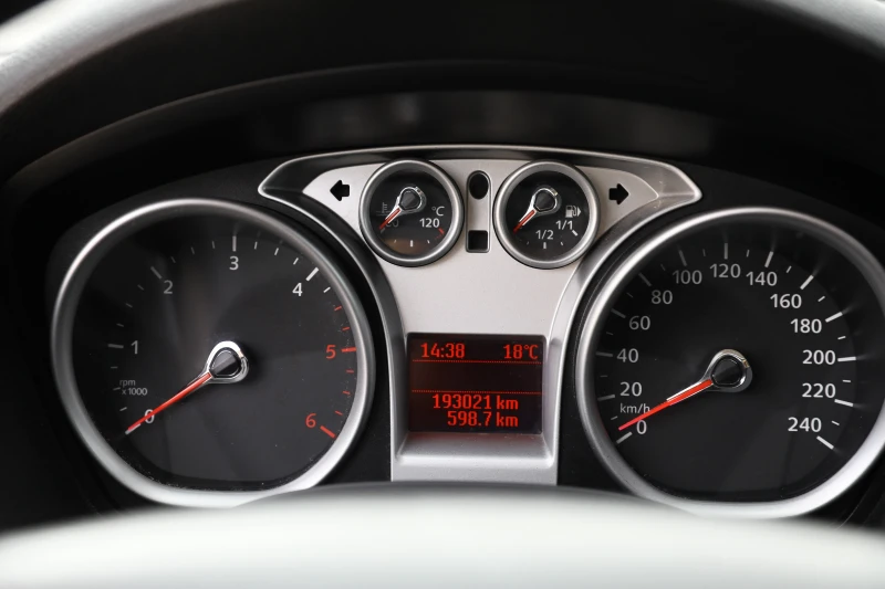 Ford Kuga KUGA 4X4, снимка 14 - Автомобили и джипове - 52355675