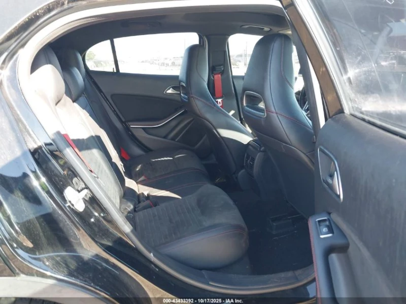 Mercedes-Benz GLA 45 AMG 4MATIC* harman/kardon* подгрев* панорама* АВТО КРЕ, снимка 8 - Автомобили и джипове - 52732194