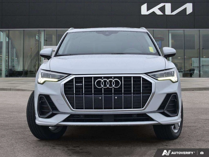 Audi Q3 * S Line quattro Premium Plus * CARFAX * ЦЕНА ДО Б, снимка 2 - Автомобили и джипове - 53263249