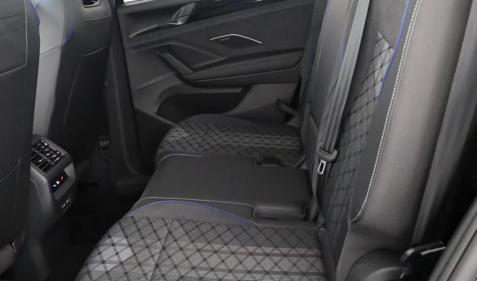 VW Tayron 2.0TDI/150HP/R-LINE/7S/MASSAGE/DSG/HUD/360/444g | Mobile.bg   16