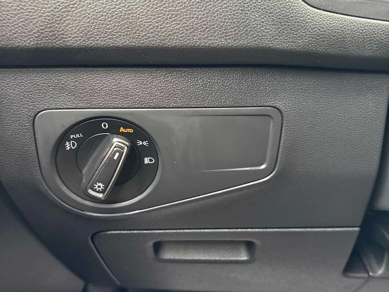 VW Tiguan * Comfortline * CARFAX * ПАНОРАМА * 2 КЛЮЧА, снимка 13 - Автомобили и джипове - 54219131