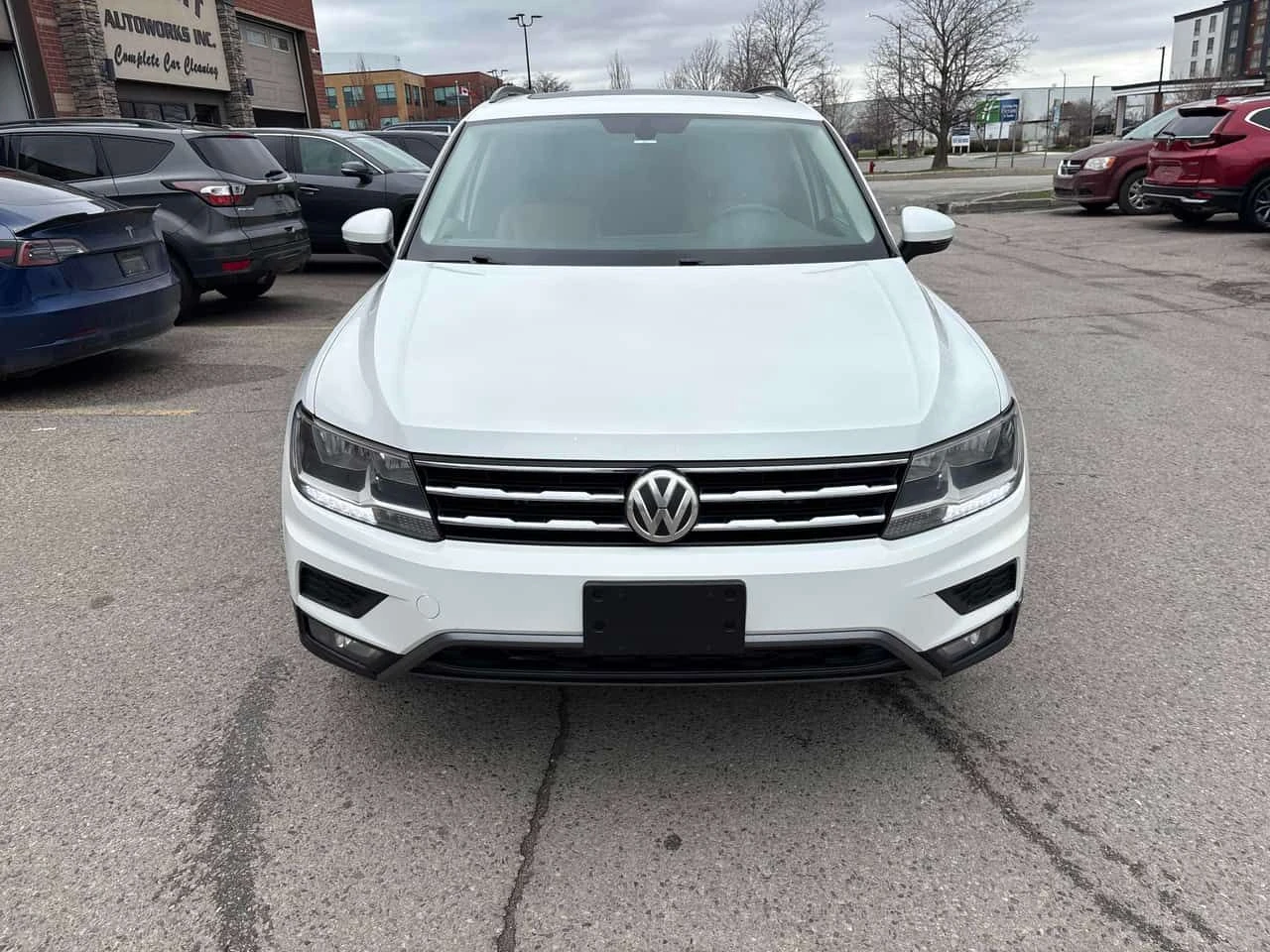 VW Tiguan * Comfortline * CARFAX * ПАНОРАМА * 2 КЛЮЧА, снимка 5 - Автомобили и джипове - 54219131