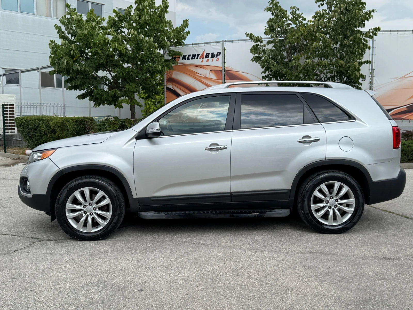 Kia Sorento 2.4 бензин/Автомат/4х4, снимка 2 - Автомобили и джипове - 55324399