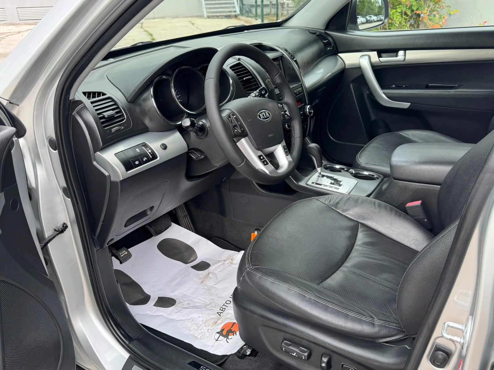 Kia Sorento 2.4 бензин/Автомат/4х4, снимка 10 - Автомобили и джипове - 55324399