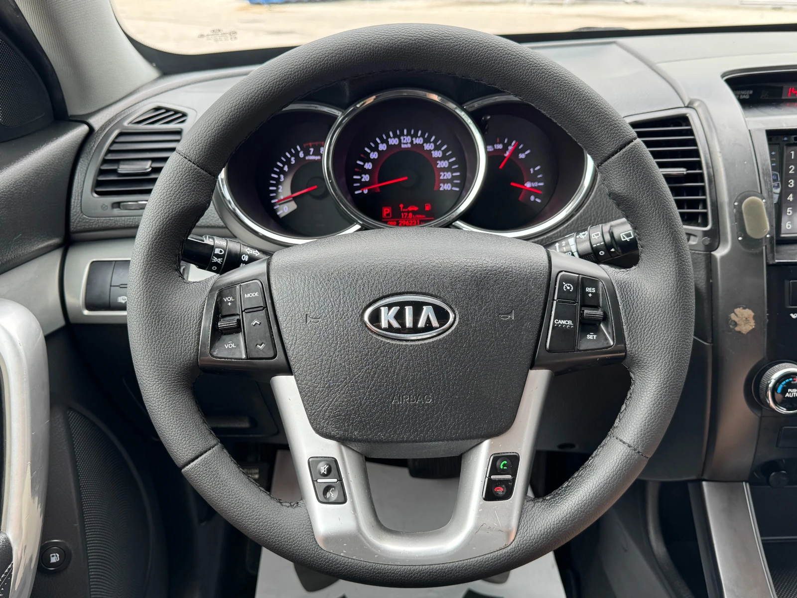 Kia Sorento 2.4 бензин/Автомат/4х4, снимка 12 - Автомобили и джипове - 55324399