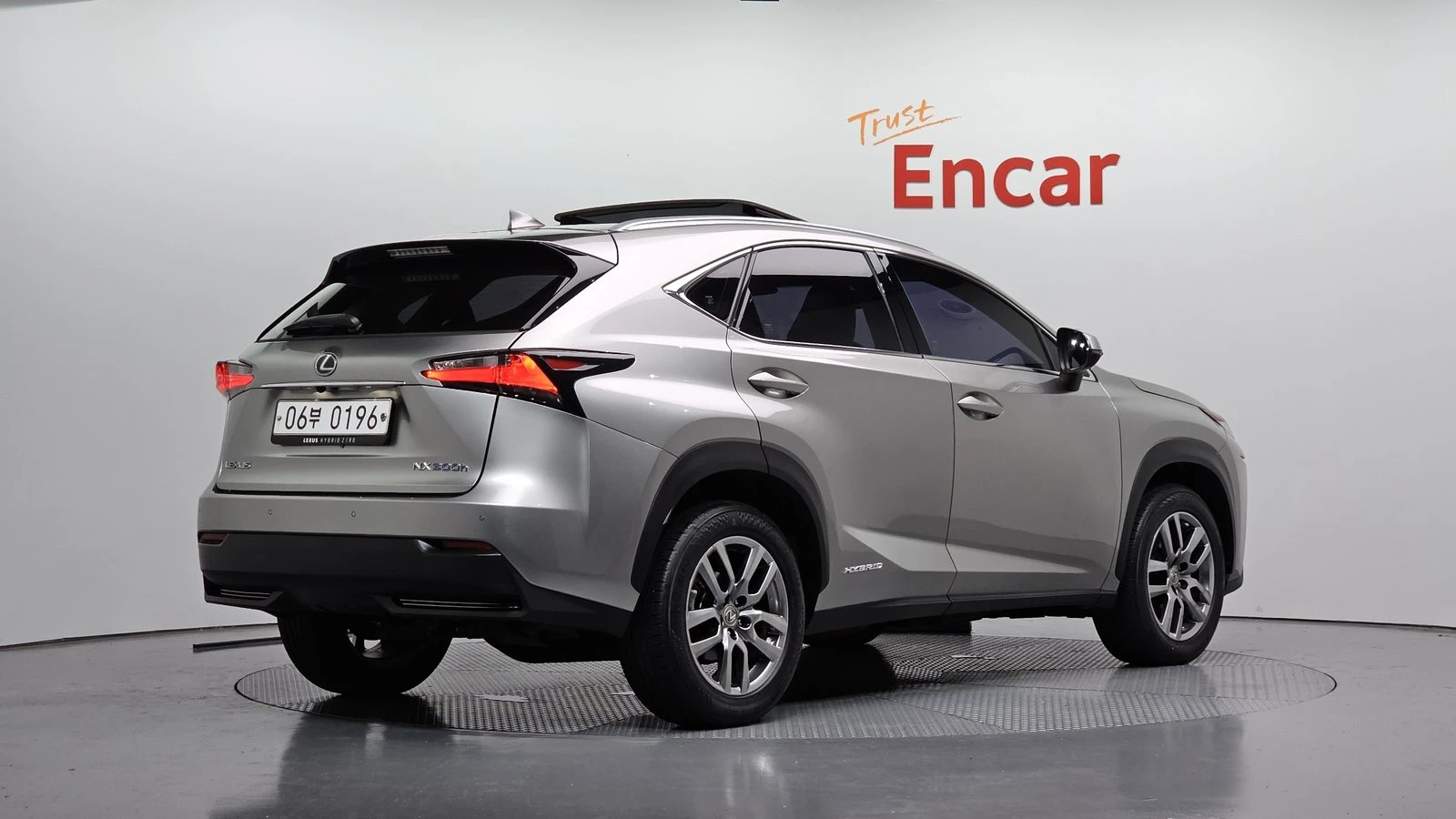 Lexus NX 300h* ЛЮК* ПОДГРЕВ ВОЛАН* КРАЙНА ЦЕНА, снимка 2 - Автомобили и джипове - 55367121
