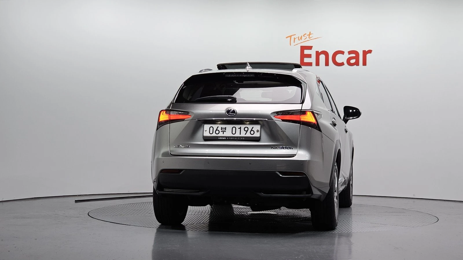 Lexus NX 300h* ЛЮК* ПОДГРЕВ ВОЛАН* КРАЙНА ЦЕНА, снимка 4 - Автомобили и джипове - 55367121