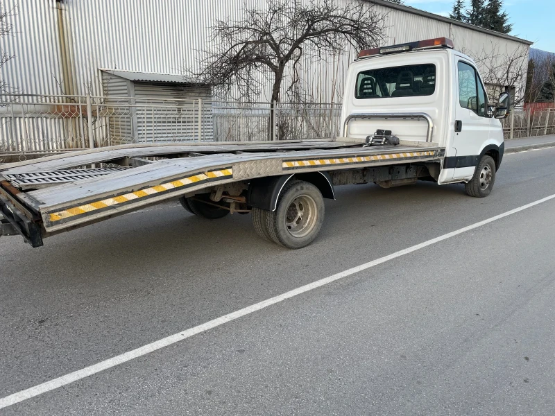 Iveco Daily 2.3 специален, снимка 4 - Бусове и автобуси - 48843552