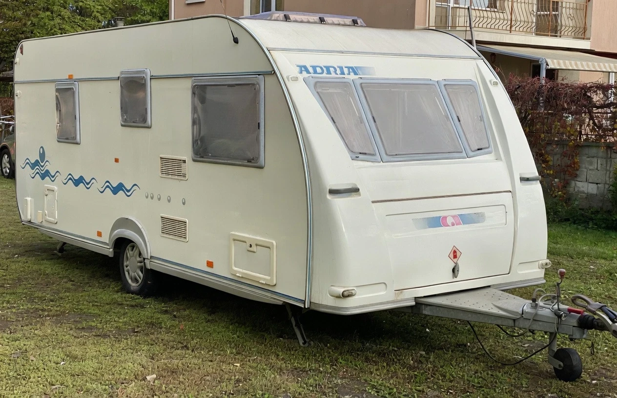 Каравана Adria Adora 532, снимка 2 - Каравани и кемпери - 52942012