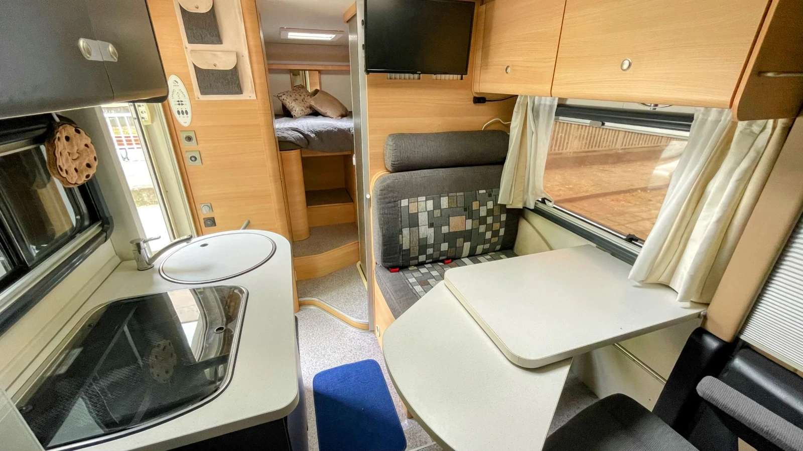 Кемпер Knaus V Liner 650, снимка 8 - Каравани и кемпери - 55902739