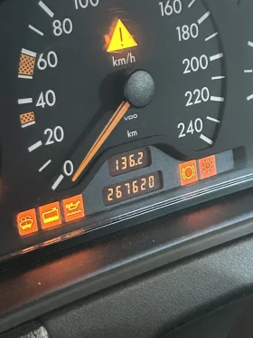 Mercedes-Benz E 200, снимка 4