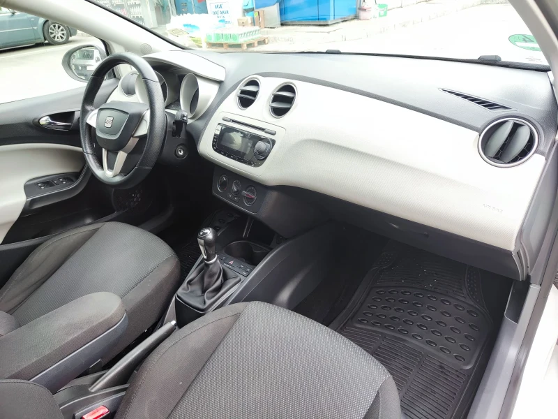 Seat Ibiza 1.4 i, снимка 14 - Автомобили и джипове - 47358070