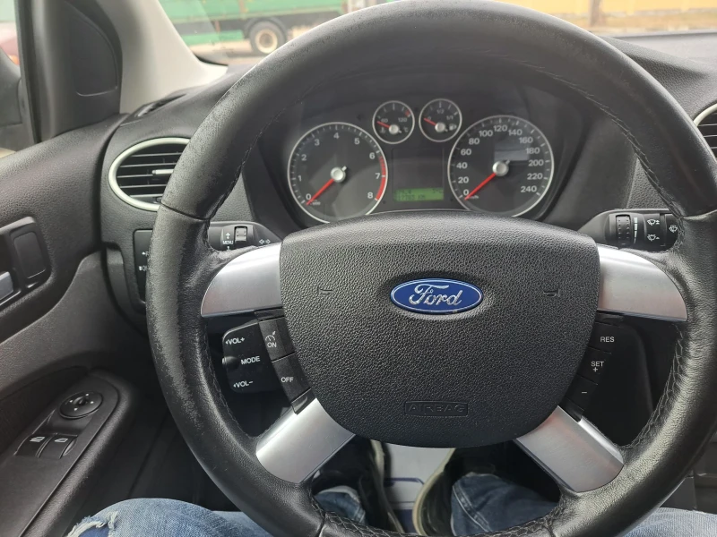 Ford Focus 2.0i, снимка 12 - Автомобили и джипове - 49168592