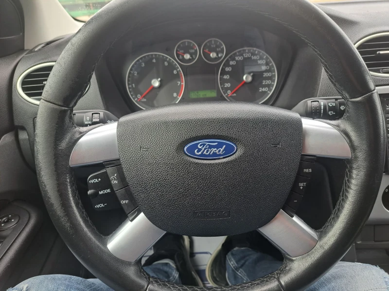 Ford Focus 2.0i, снимка 9 - Автомобили и джипове - 49168592