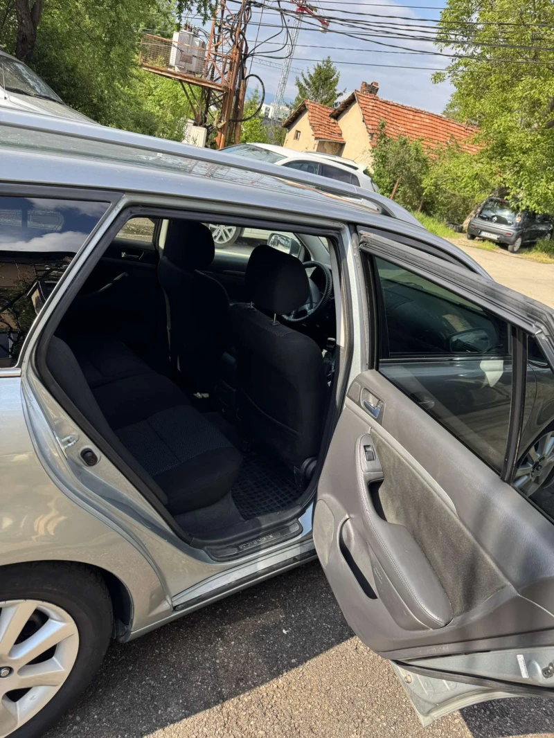 Toyota Avensis 2.0 D4D, снимка 11 - Автомобили и джипове - 52047840