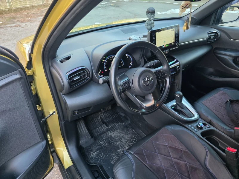 Toyota Yaris Cross CHIC, снимка 11 - Автомобили и джипове - 52461636