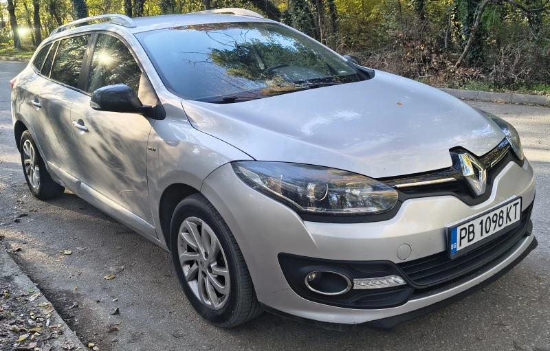 Renault Megane Limited edition, снимка 2 - Автомобили и джипове - 52430582