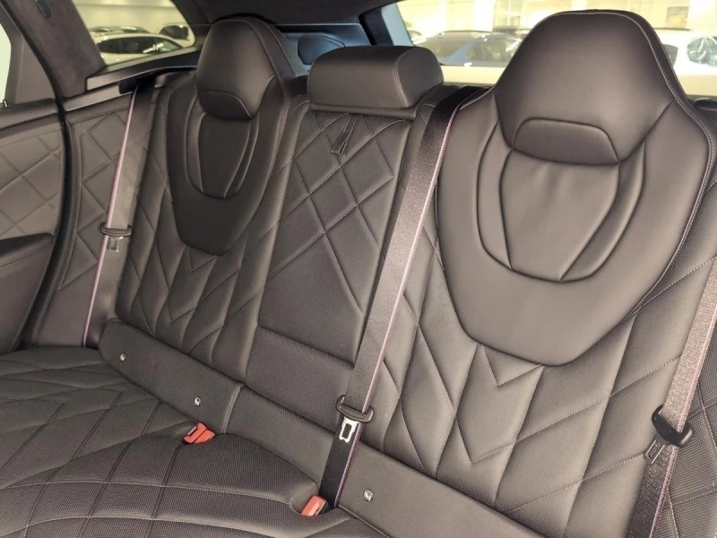 BMW XM 4.4 V8/PLUG-IN HYBRID/H&K/HEAD UP/CARBON/360/, снимка 11 - Автомобили и джипове - 52559188