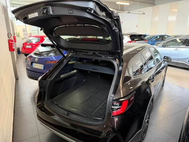 Toyota Corolla 2.0i 184KC HYBRID TREK, снимка 4 - Автомобили и джипове - 53154504