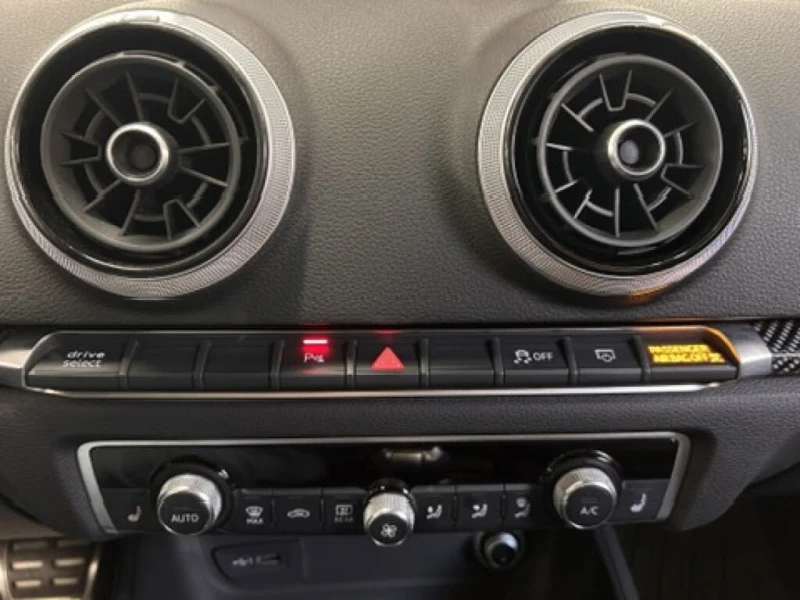 Audi Rs3  2.5 TFSI* quattro* АвтоКредит(ЦЕНА ДО БГ), снимка 12 - Автомобили и джипове - 53597690