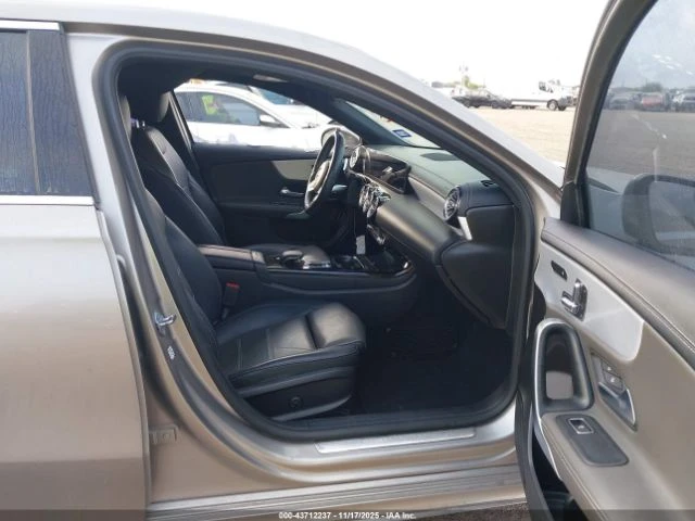 Mercedes-Benz A 220 ПОДГРЕВ* КАМЕРА* КЕЙЛЕС* LANE* ASSIST, снимка 5 - Автомобили и джипове - 53007603