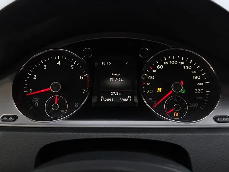 VW CC 2.0 TSI, снимка 8 - Автомобили и джипове - 55720253