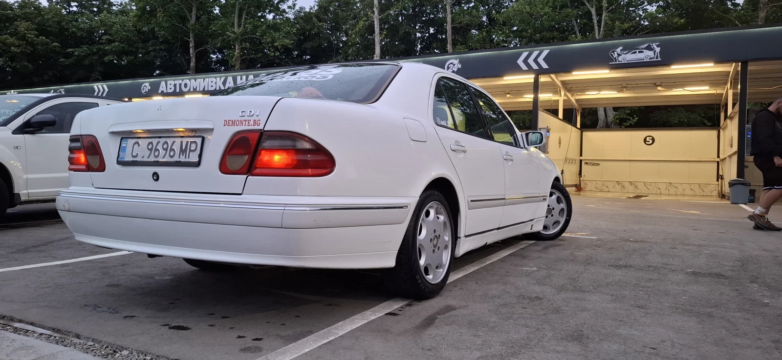 Mercedes-Benz E 220  - изображение 6