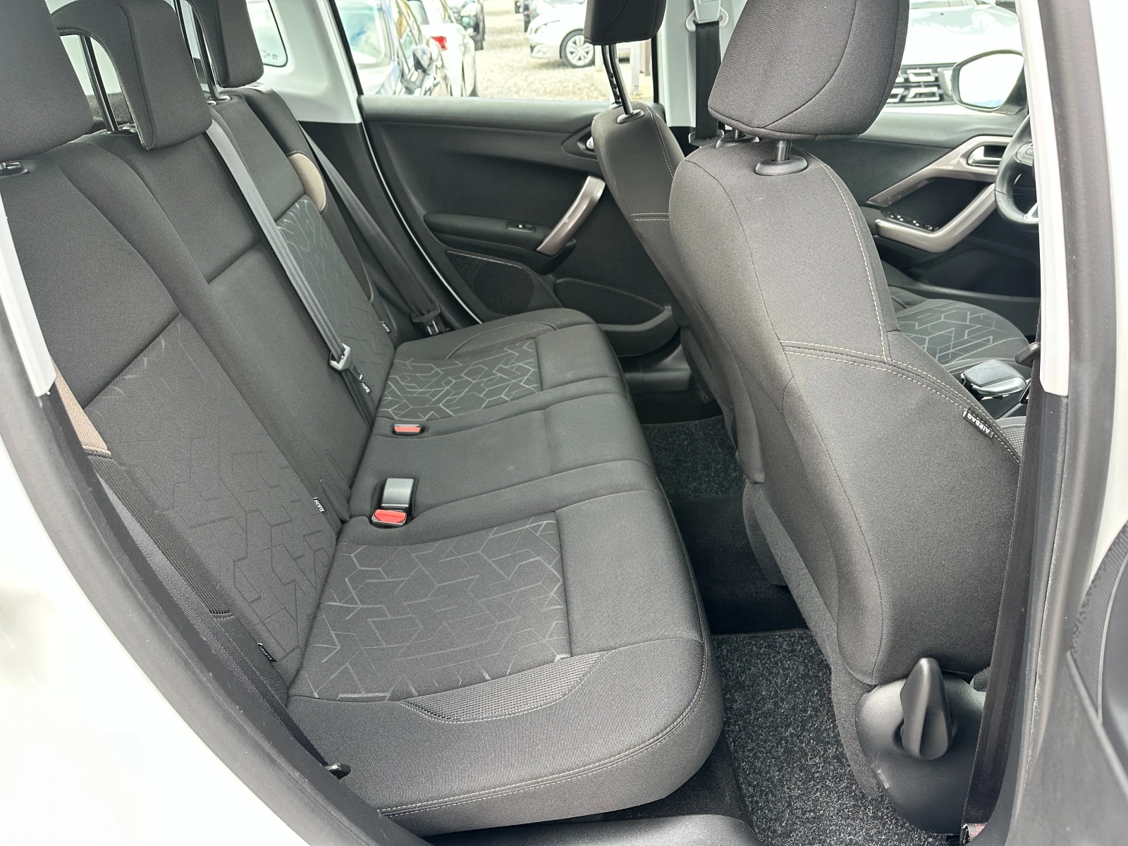 Peugeot 2008 1.6HDI ACTIVE - изображение 7
