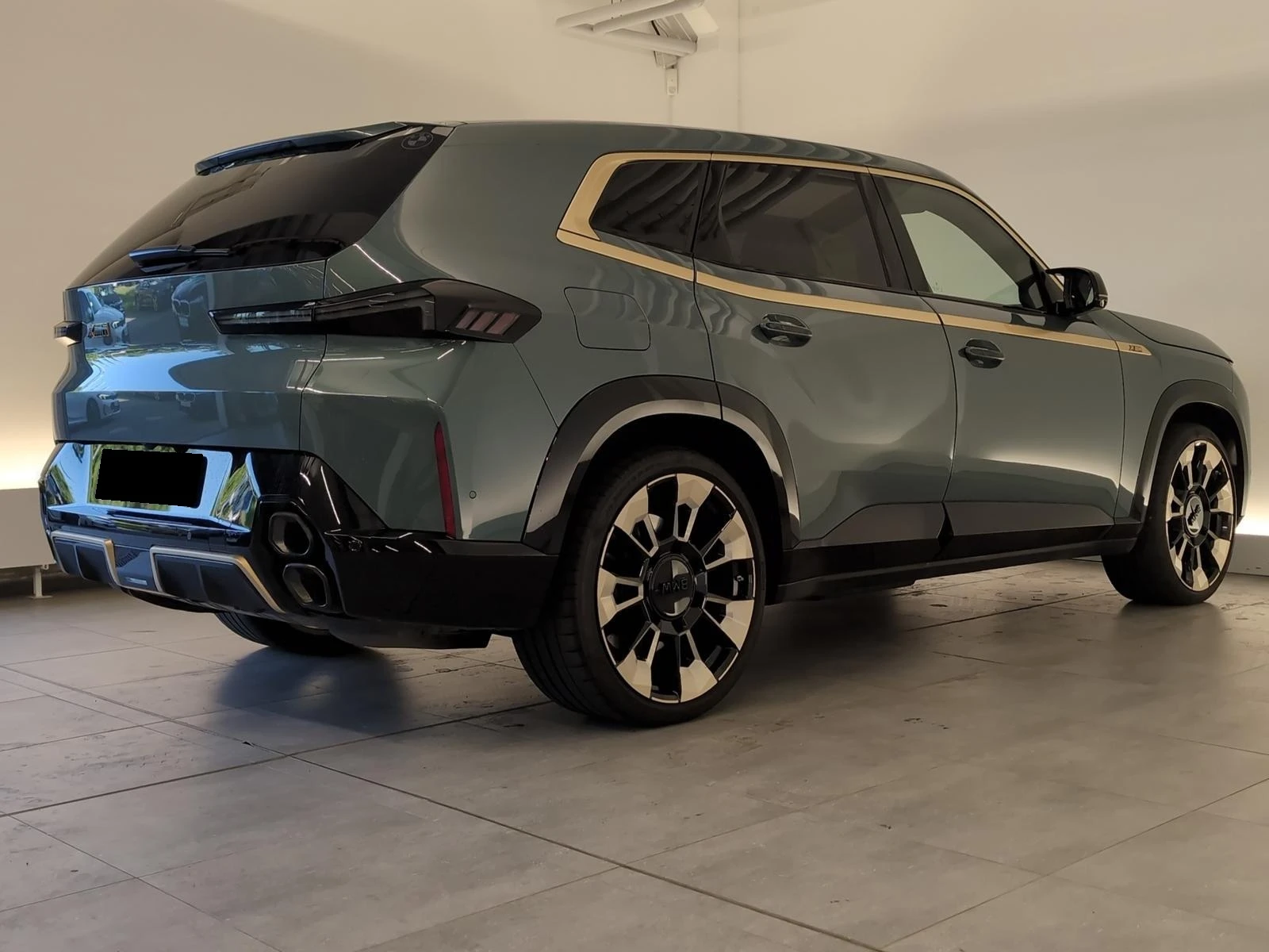 BMW XM 4.4 V8/PLUG-IN HYBRID/H&K/HEAD UP/CARBON/360/ | Mobile.bg   6