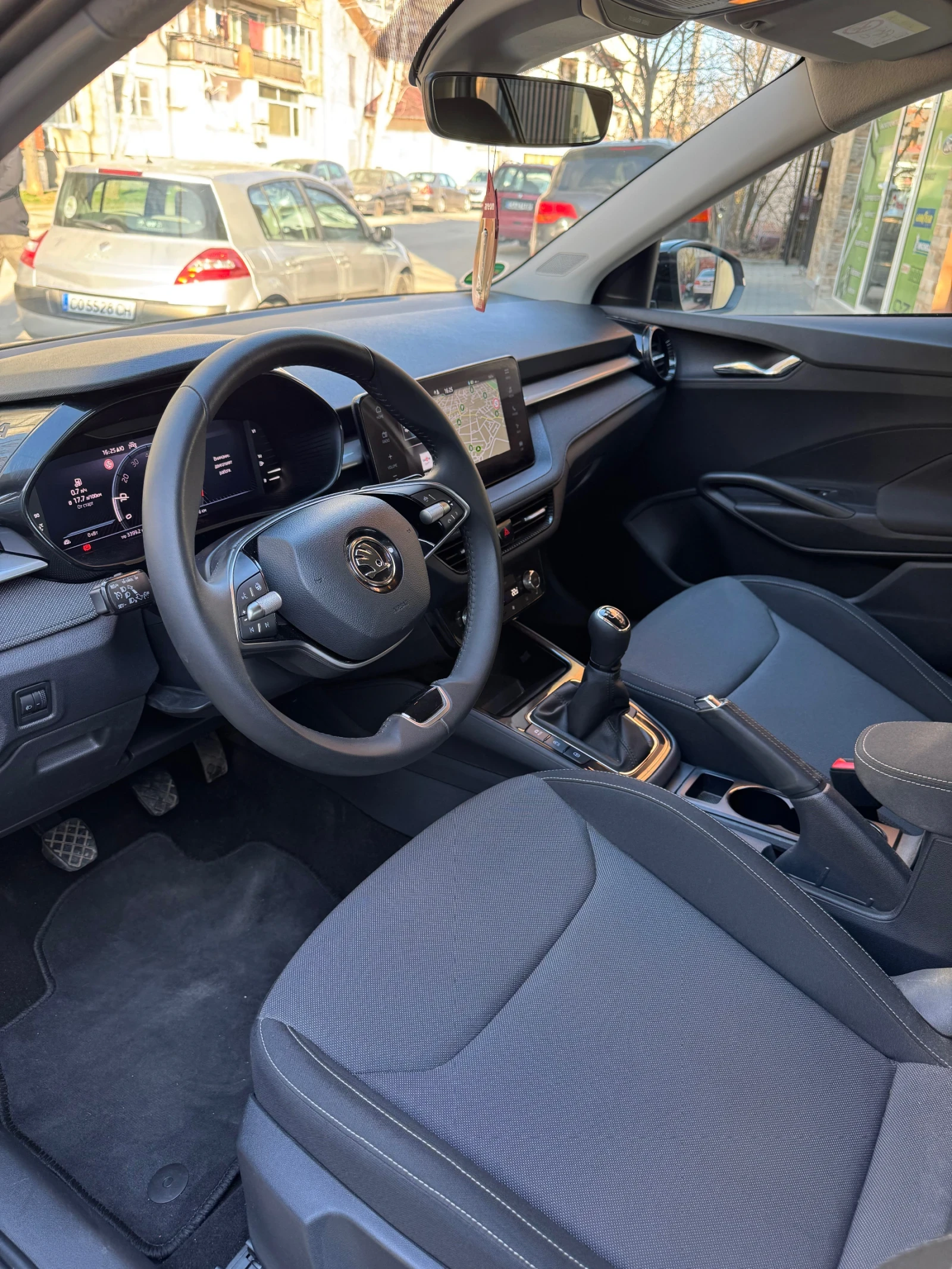 Skoda Fabia 1.0 tsi, снимка 10 - Автомобили и джипове - 53800721