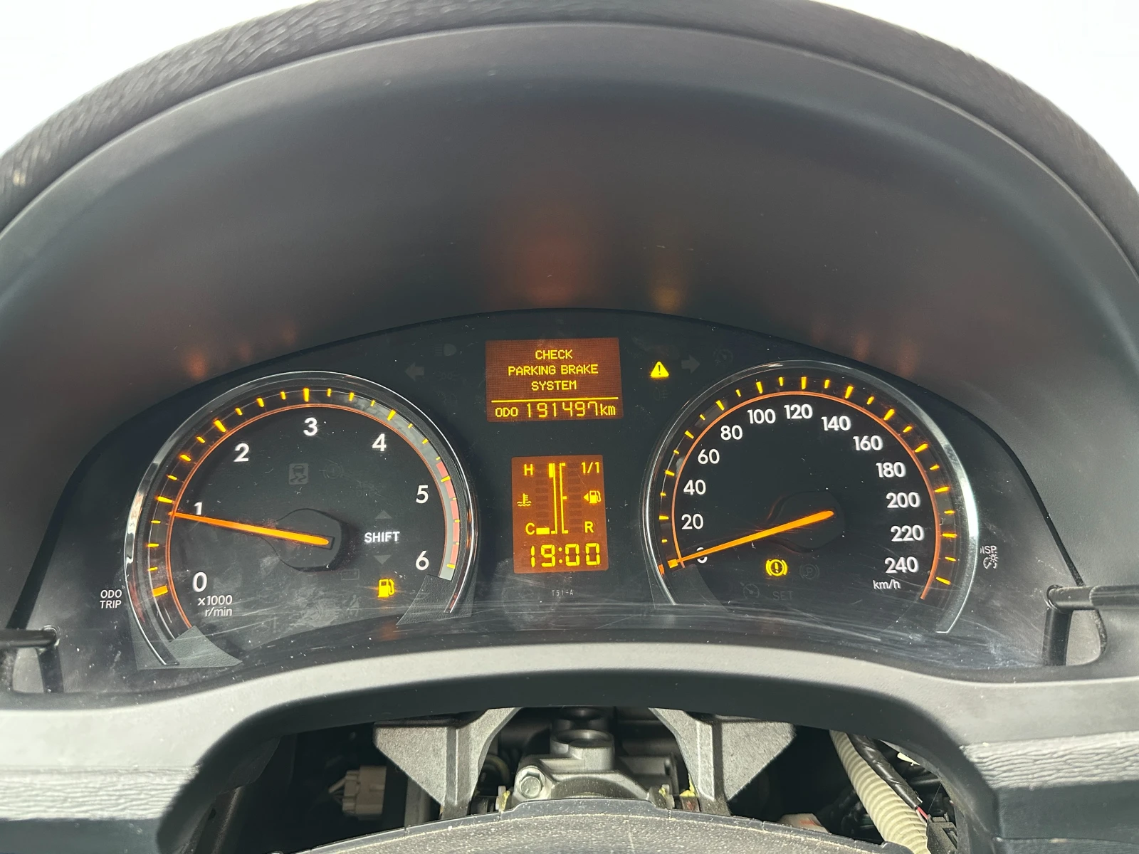 Toyota Avensis 2.2D4D Кожа/Панорама, снимка 11 - Автомобили и джипове - 53915417