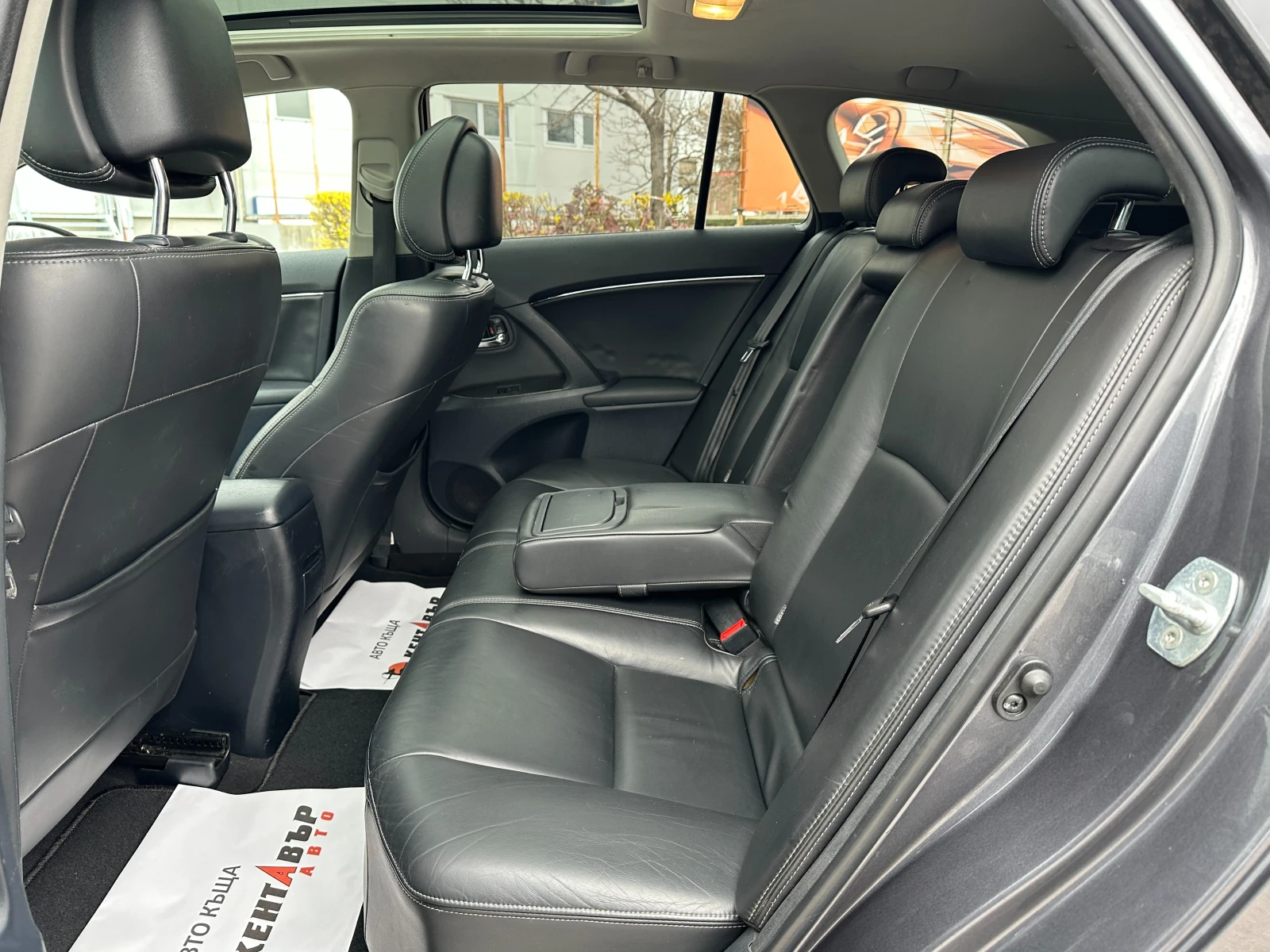 Toyota Avensis 2.2D4D Кожа/Панорама, снимка 9 - Автомобили и джипове - 53915417