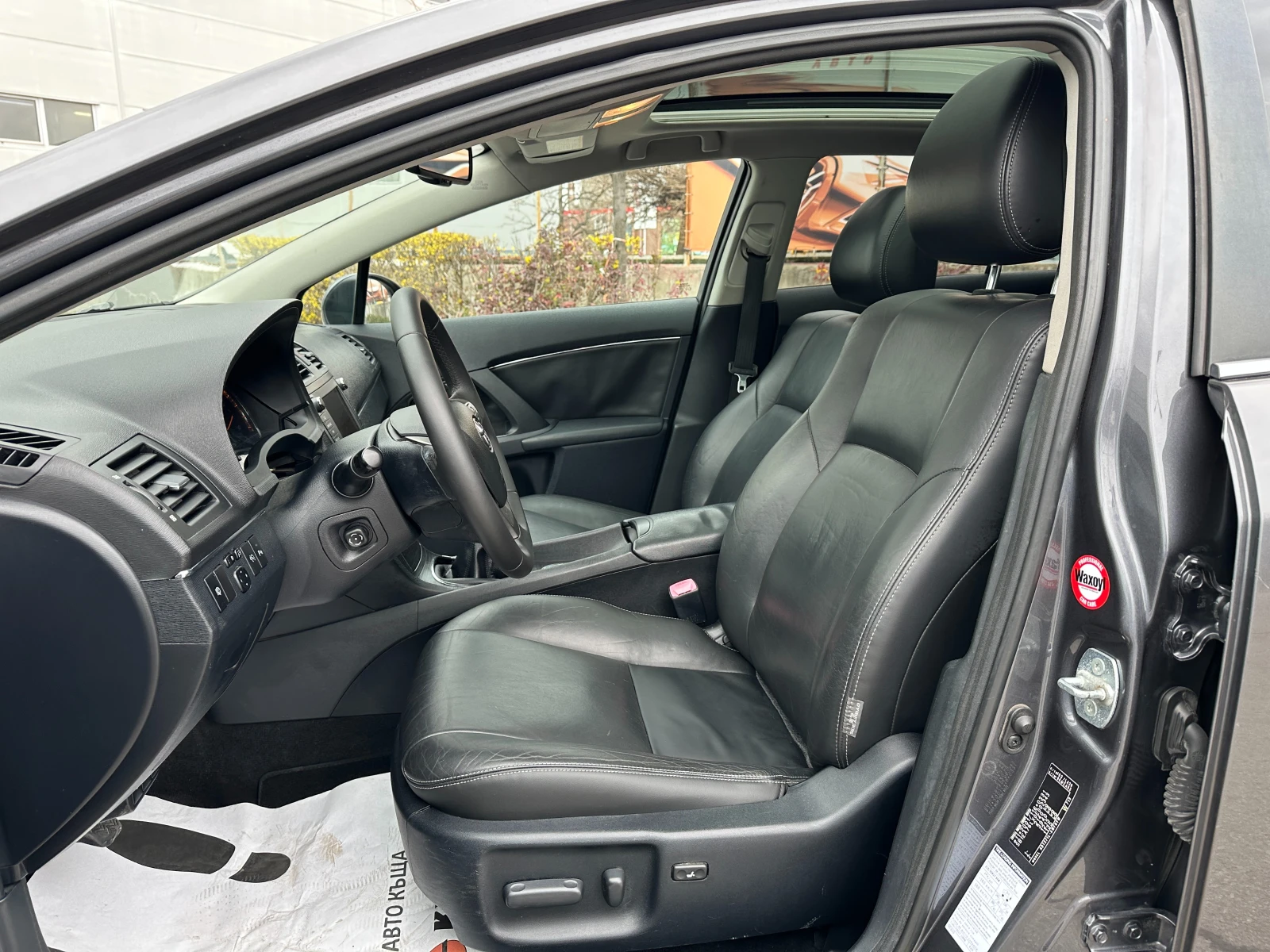 Toyota Avensis 2.2D4D Кожа/Панорама, снимка 8 - Автомобили и джипове - 53915417