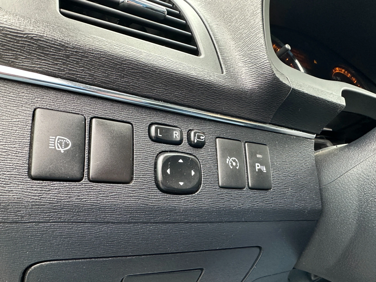 Toyota Avensis 2.2D4D Кожа/Панорама, снимка 12 - Автомобили и джипове - 53915417