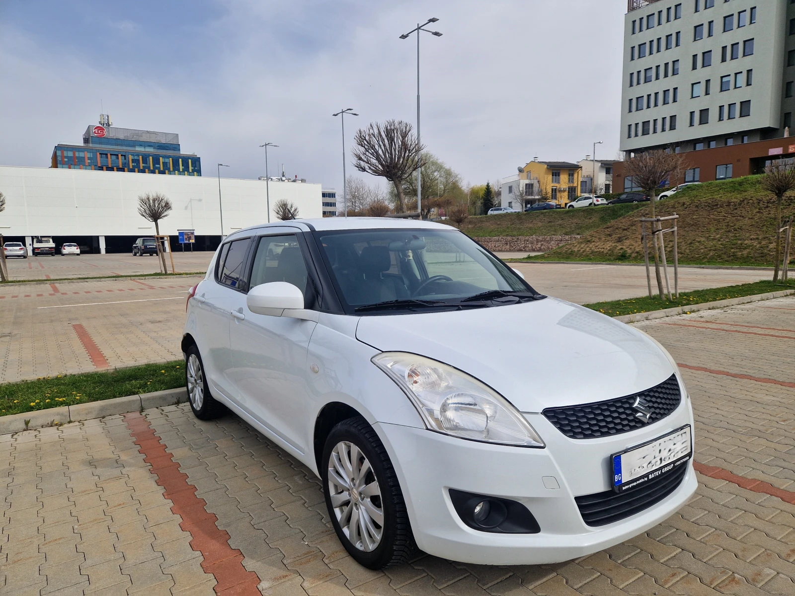 Suzuki Swift 1, 2i 4x4, снимка 3 - Автомобили и джипове - 54184570