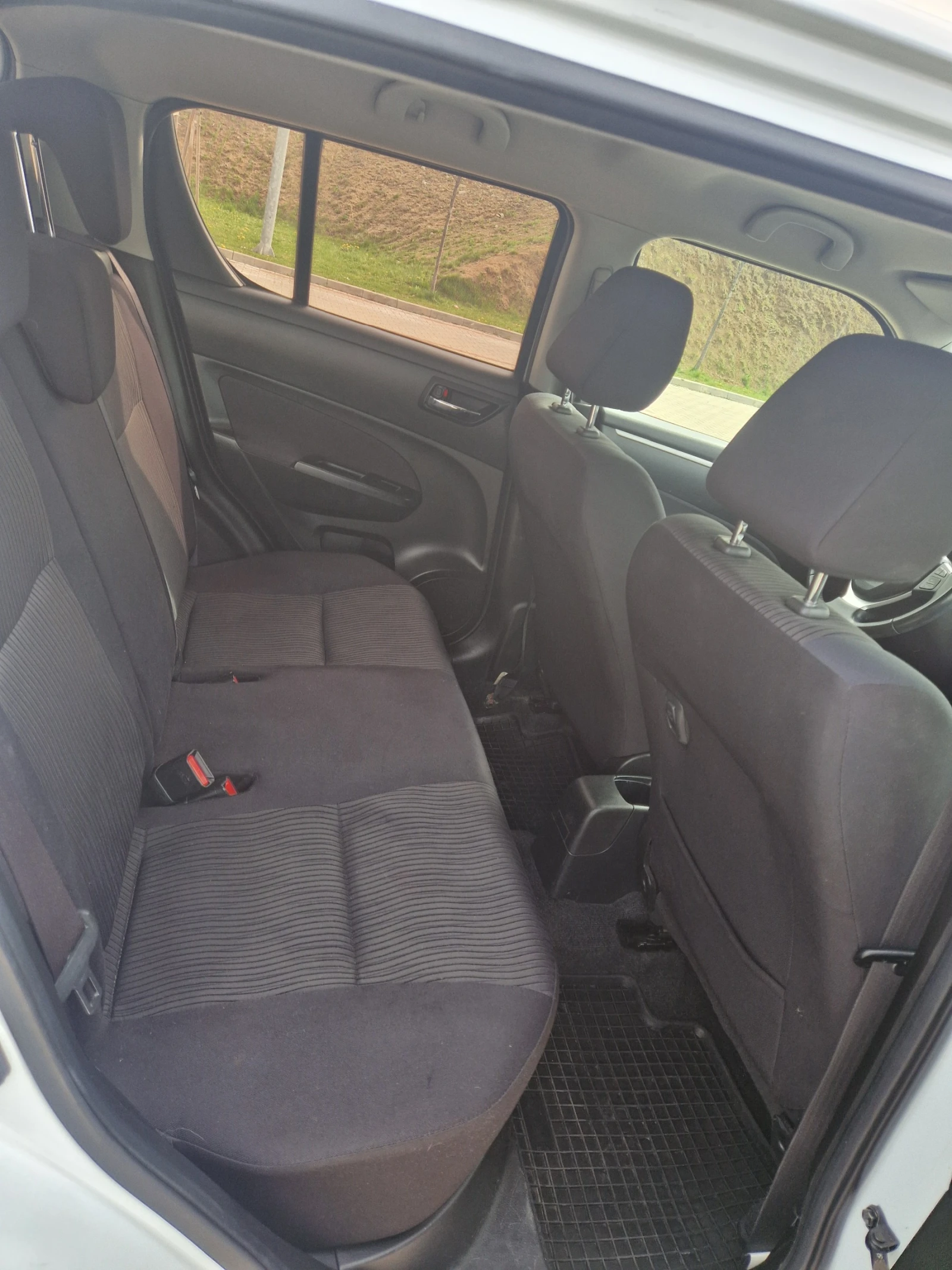 Suzuki Swift 1, 2i 4x4, снимка 13 - Автомобили и джипове - 54184570