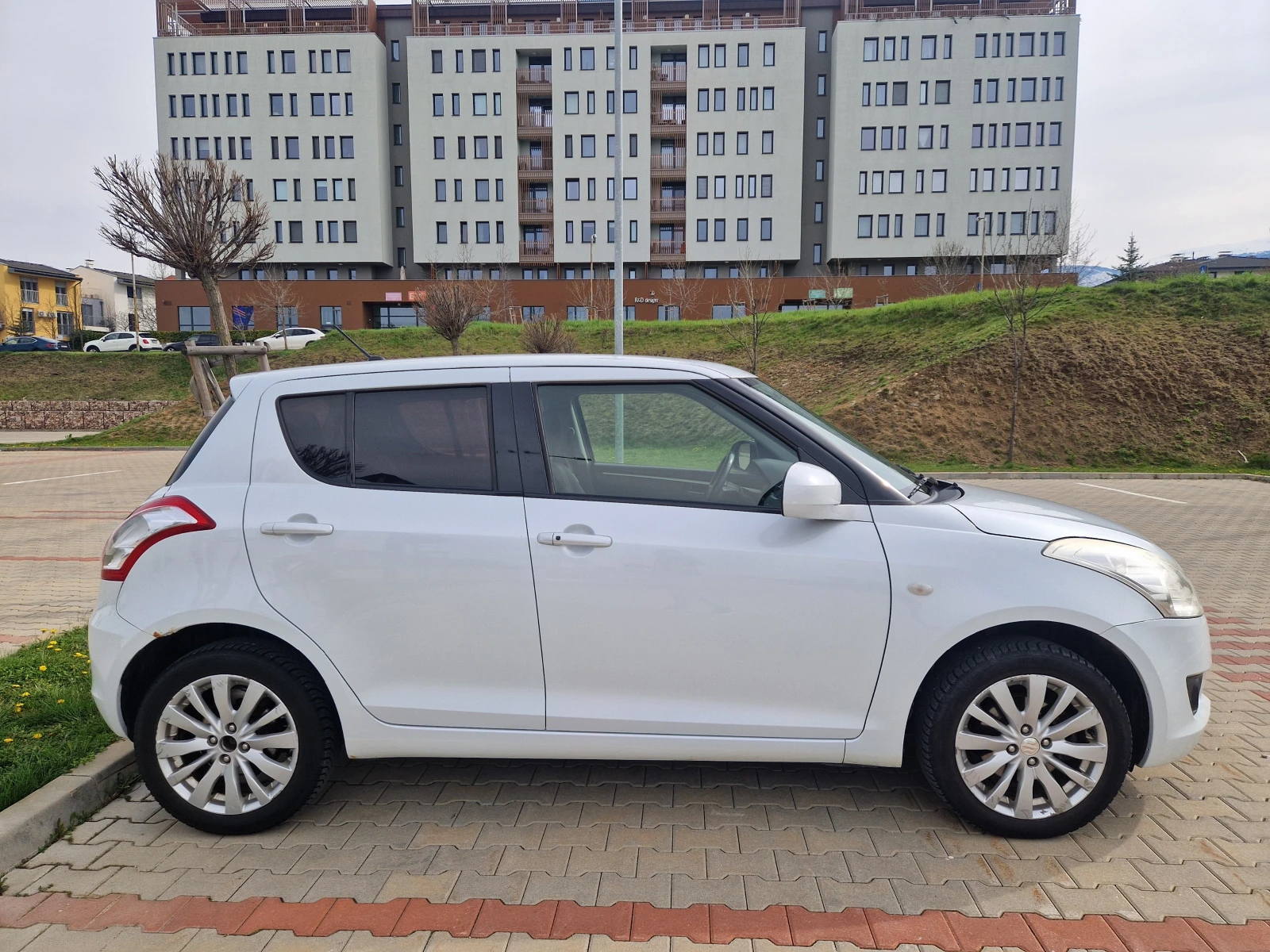 Suzuki Swift 1, 2i 4x4, снимка 8 - Автомобили и джипове - 54184570