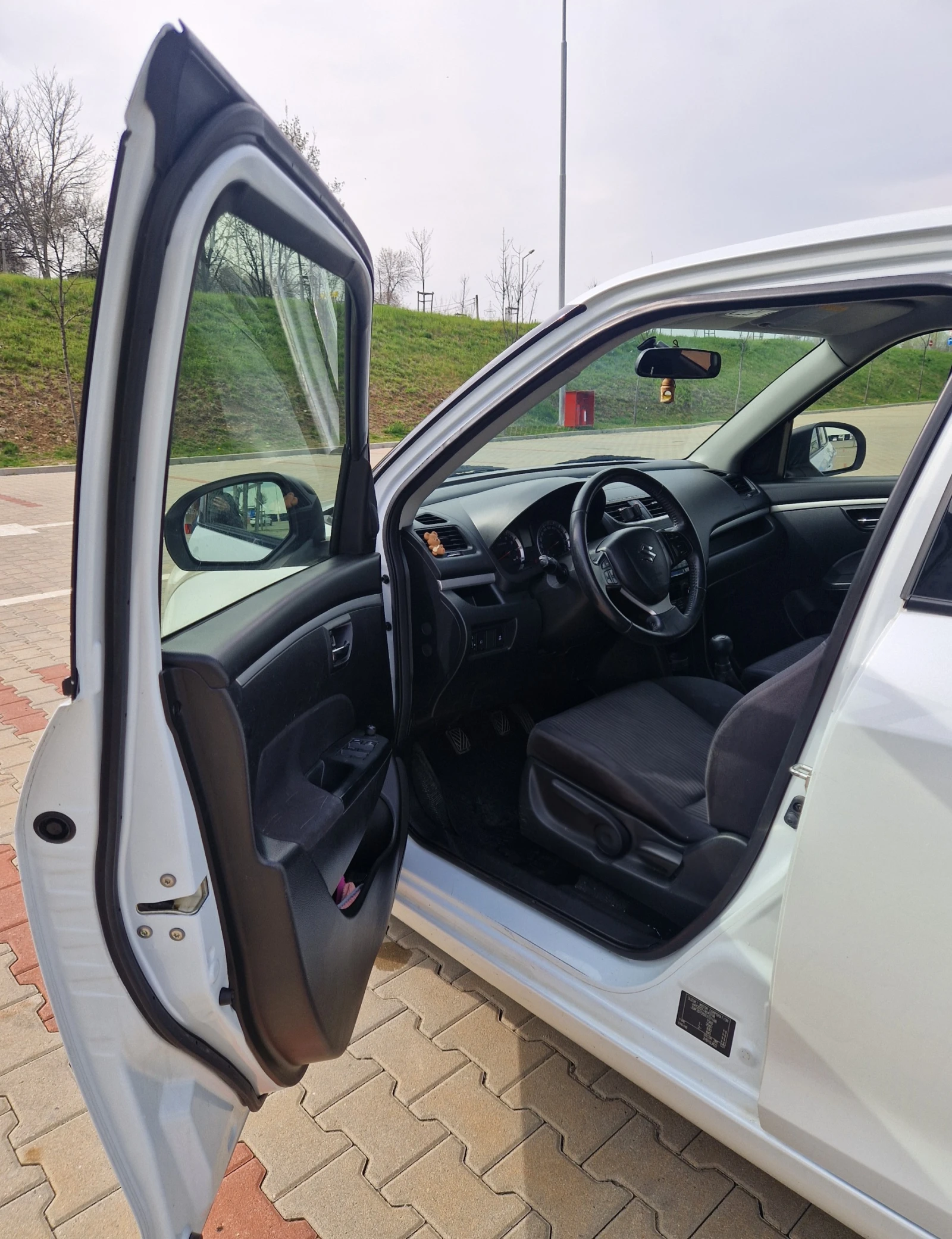 Suzuki Swift 1, 2i 4x4, снимка 11 - Автомобили и джипове - 54184570