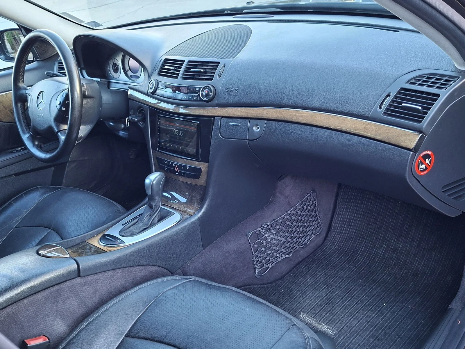 Mercedes-Benz E 320 Редови 6так-дизел, снимка 11 - Автомобили и джипове - 54559521
