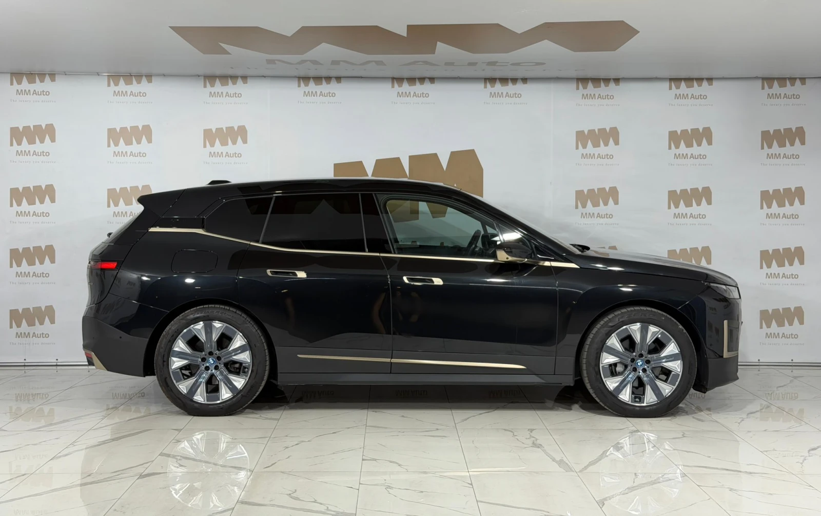 BMW iX 40 xDrive Harman/Kardon, снимка 2 - Автомобили и джипове - 54844287