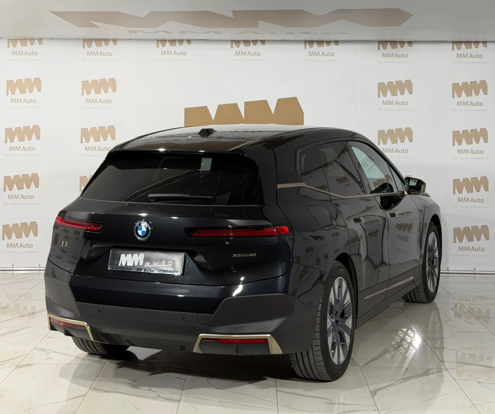 BMW iX 40 xDrive Harman/Kardon, снимка 3 - Автомобили и джипове - 54844287
