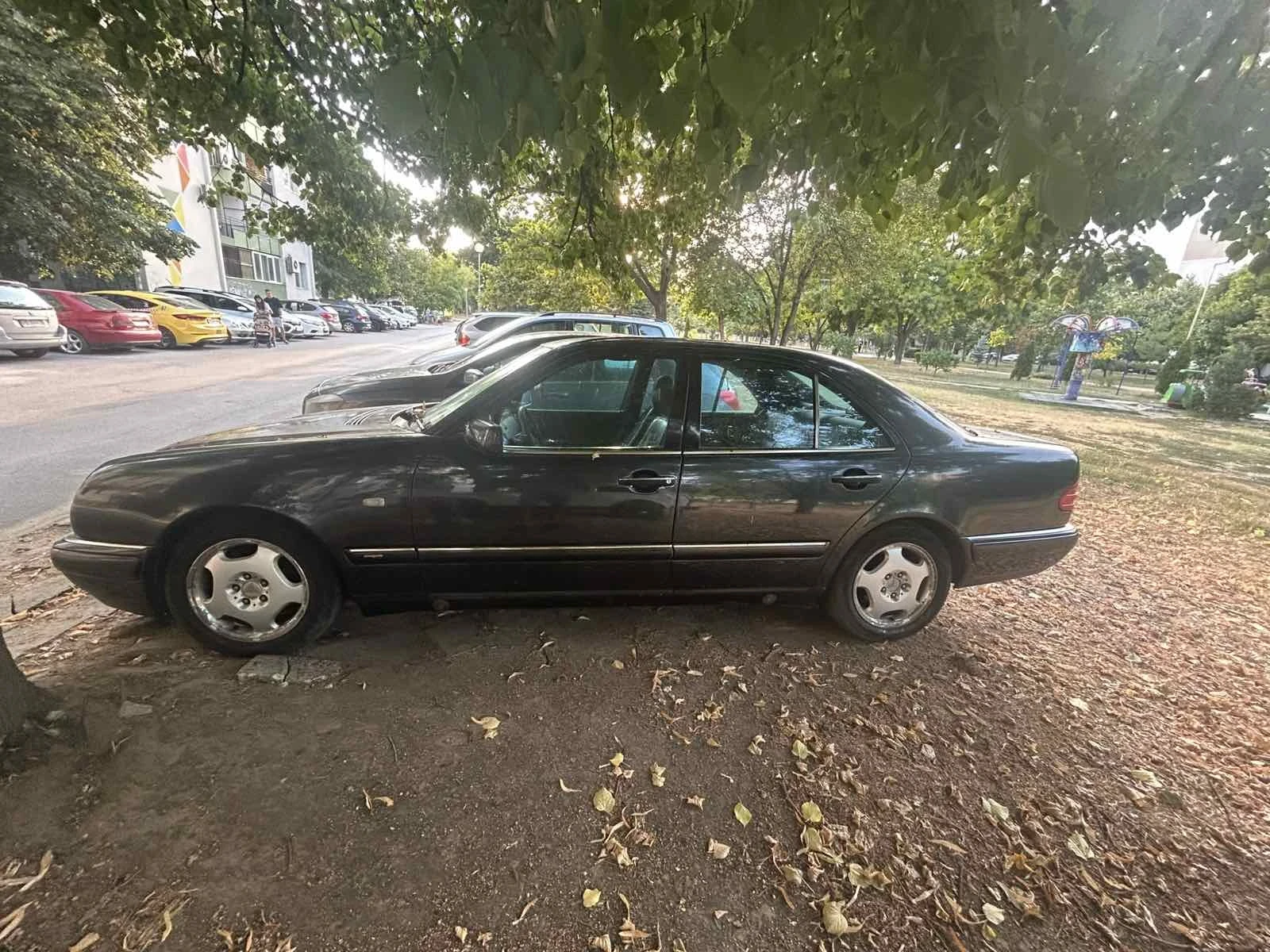 Mercedes-Benz E 200, снимка 2 - Автомобили и джипове - 56132190