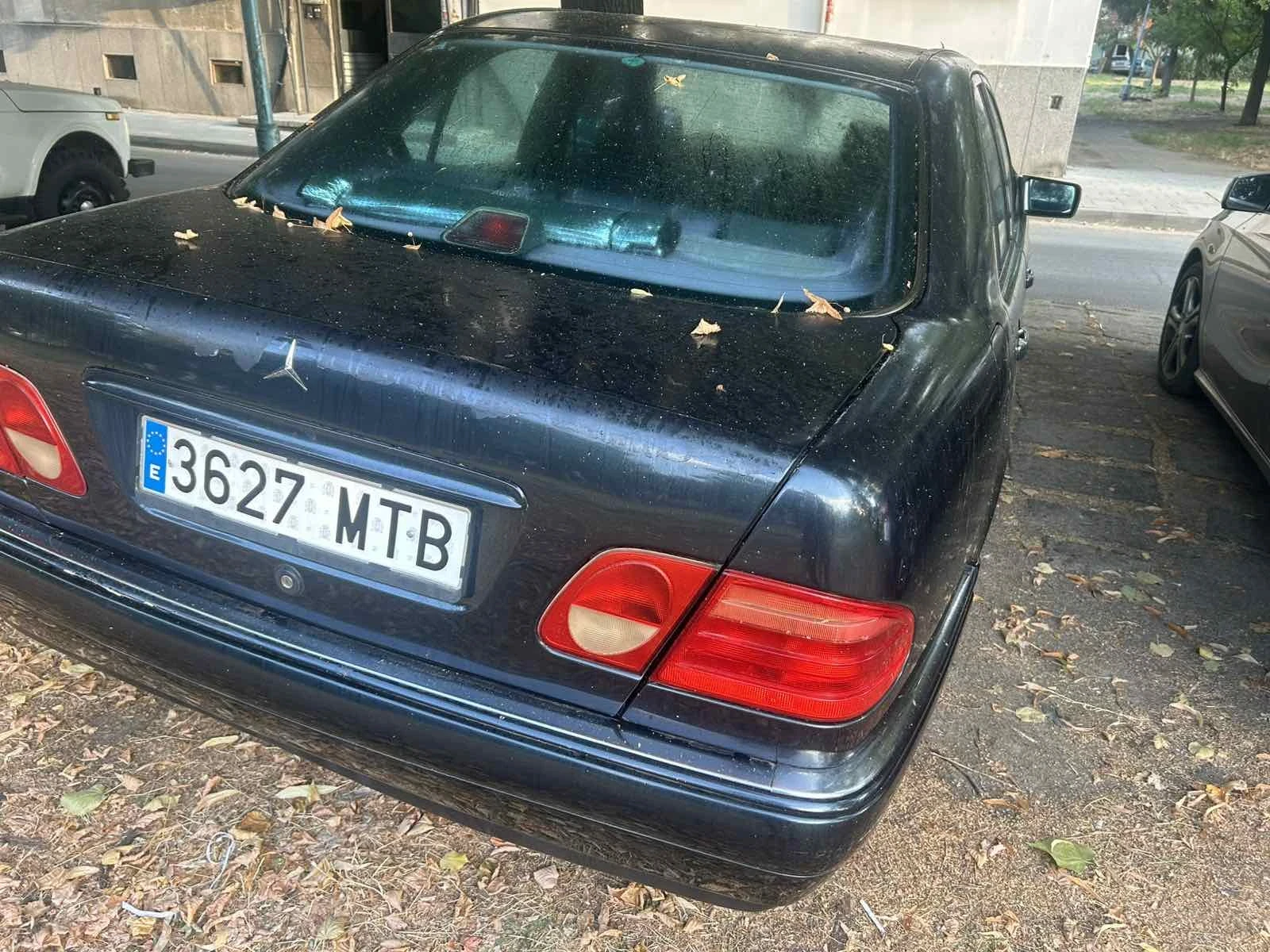 Mercedes-Benz E 200, снимка 3 - Автомобили и джипове - 56132190