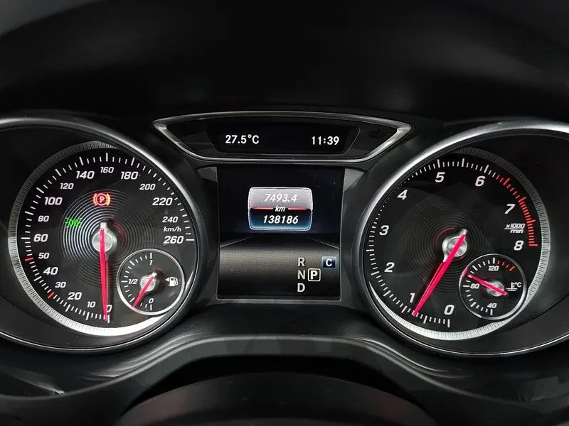 Mercedes-Benz GLA 220 X156 Premium, снимка 8 - Автомобили и джипове - 56225048