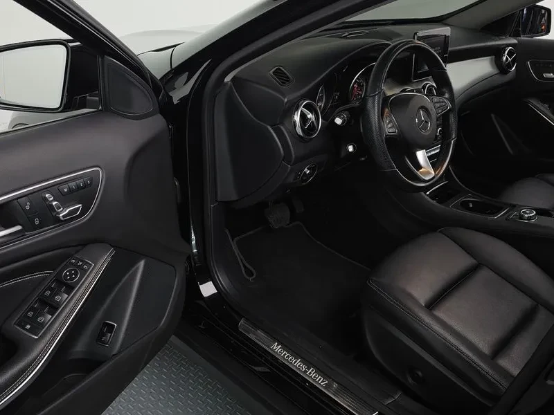 Mercedes-Benz GLA 220 X156 Premium, снимка 10 - Автомобили и джипове - 56225048