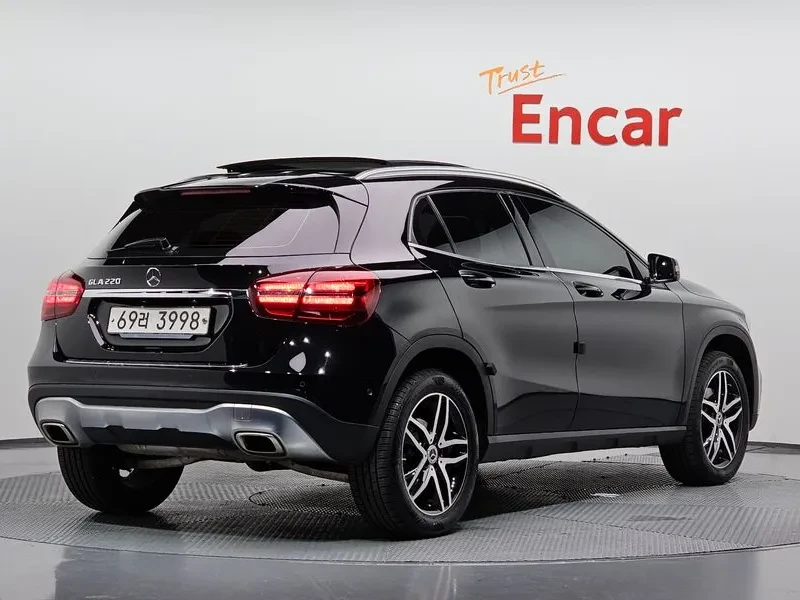 Mercedes-Benz GLA 220 X156 Premium, снимка 2 - Автомобили и джипове - 56225048