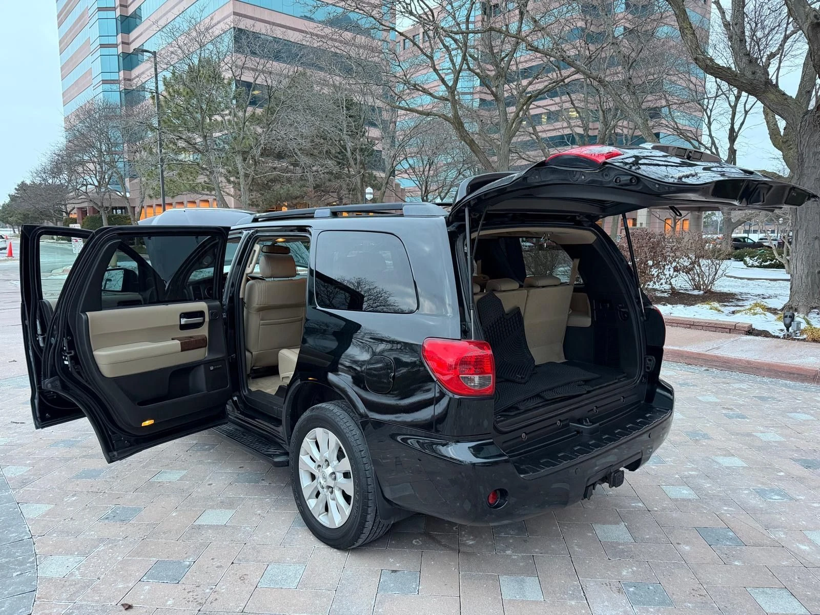 Toyota Sequoia  - изображение 9