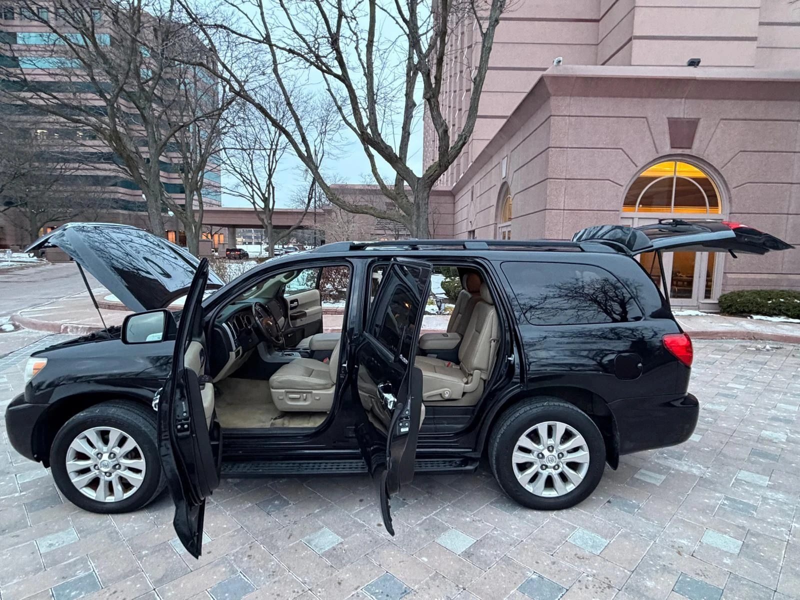 Toyota Sequoia  - изображение 8