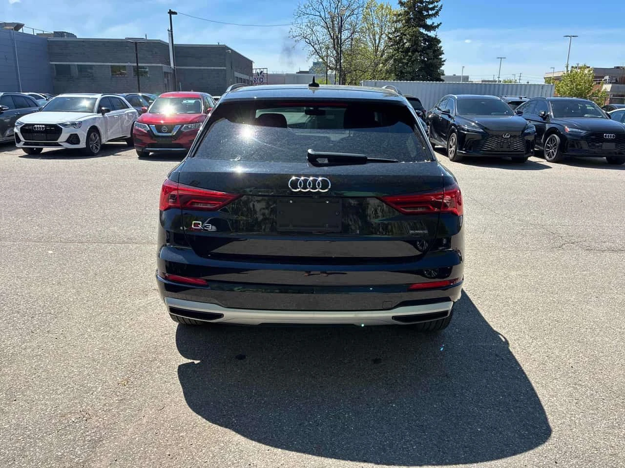 Audi Q3 * Komfort * CARFAX * ПАНО * KEYLESS * ПОДГРЕВИ, снимка 4 - Автомобили и джипове - 54636628